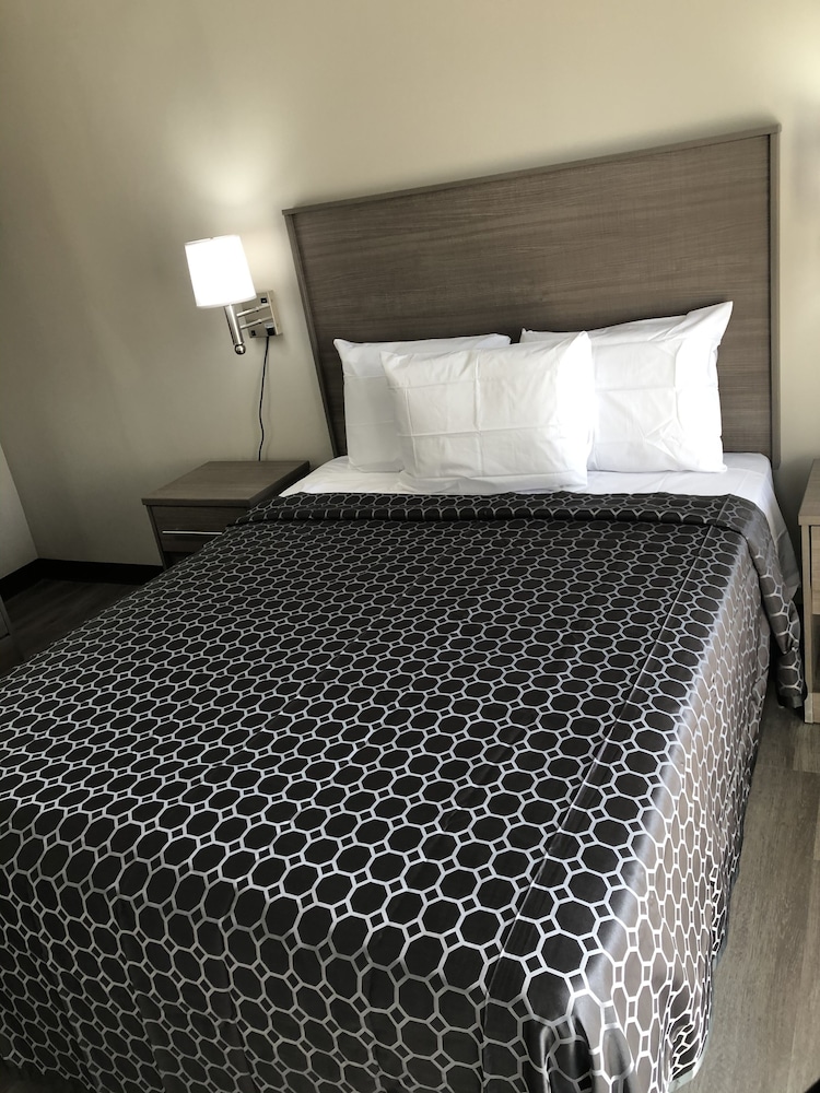 Standard Single Room, 1 Queen Bed, Smoking - Photo 3