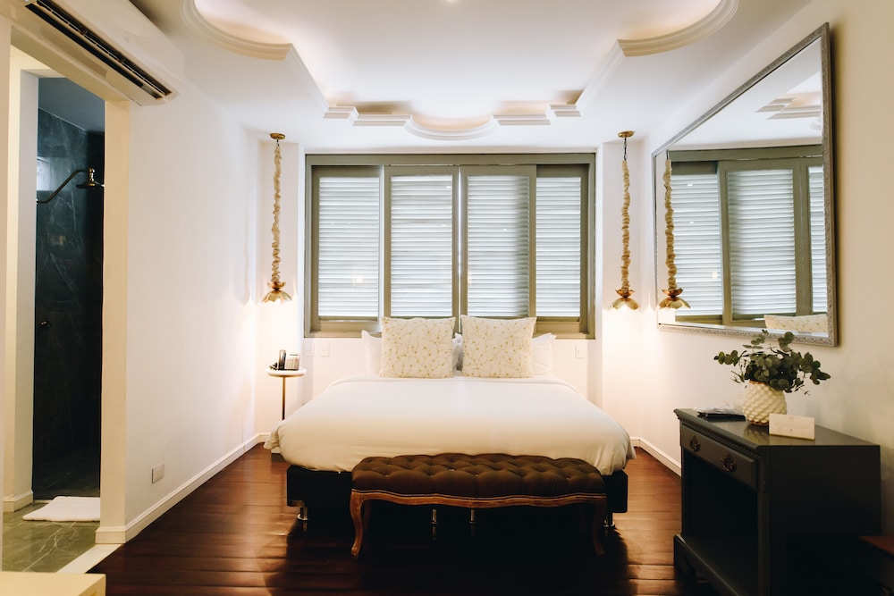 Classic Suite, 1 Queen Bed with Sofa bed photo 1