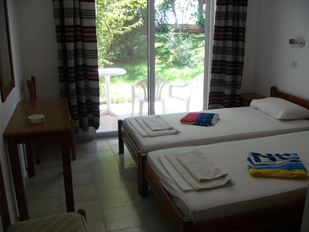 Triple Room, Garden View, Ground Floor (Terrace)