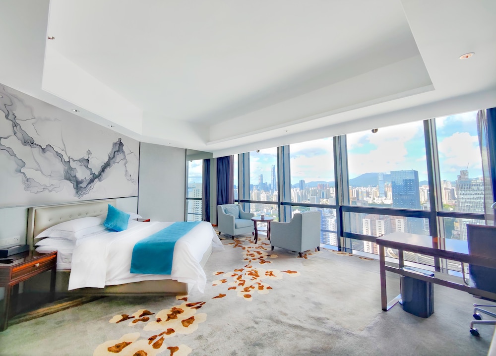 Deluxe King Room With City View(Complimentary Mini Bar and Night Snack) - Photo 1