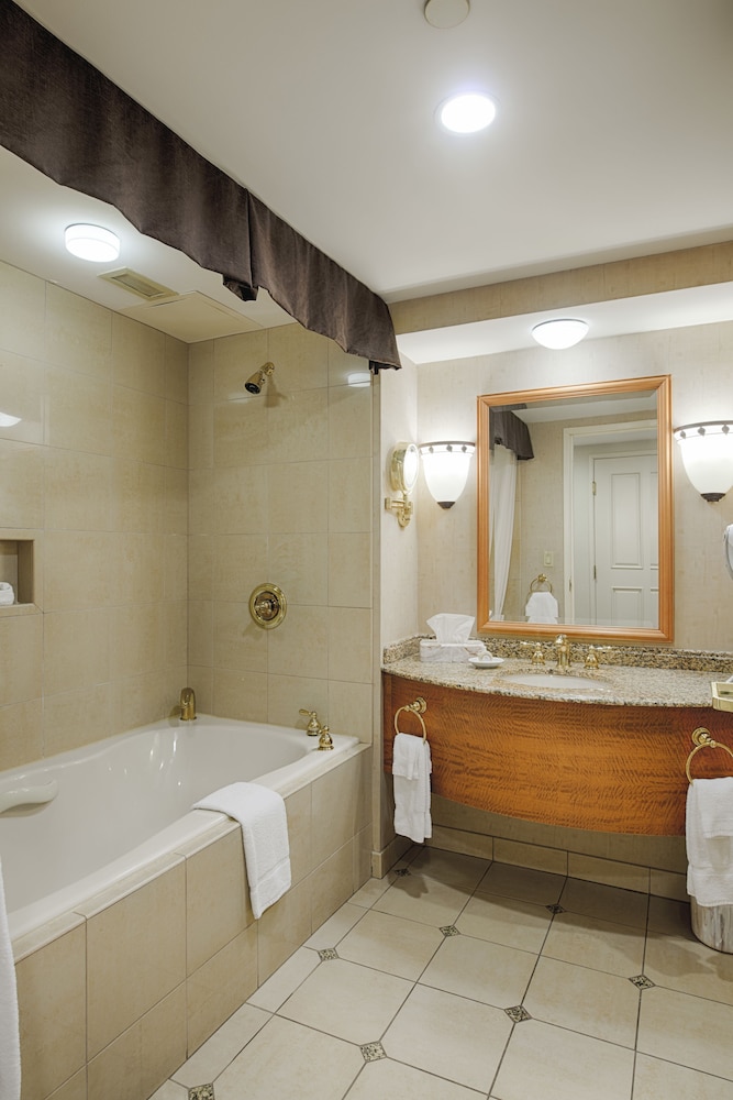 Luxury Room, 1 King Bed, Smoking photo 2