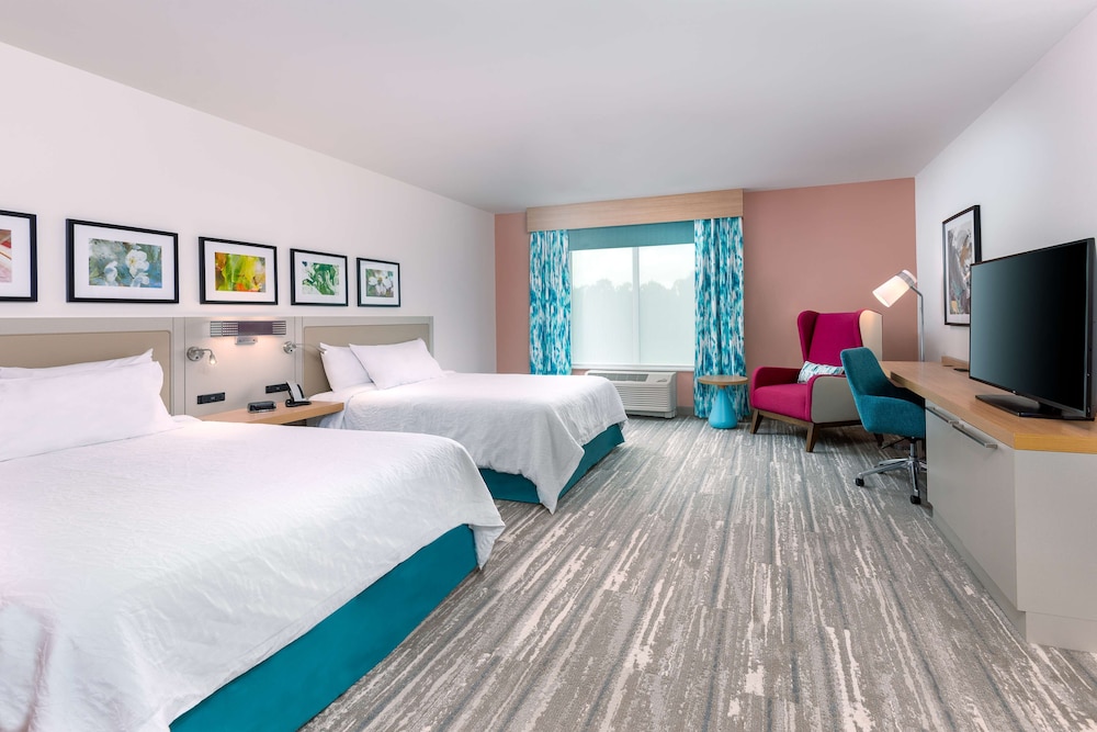 Room, 2 Queen Beds, Accessible, Bathtub photo 1