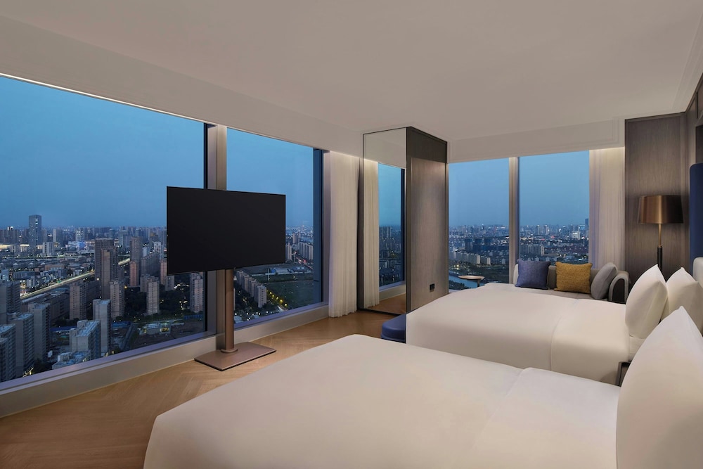 Premium Room, 2 Double Beds, Canal View, Corner photo 3