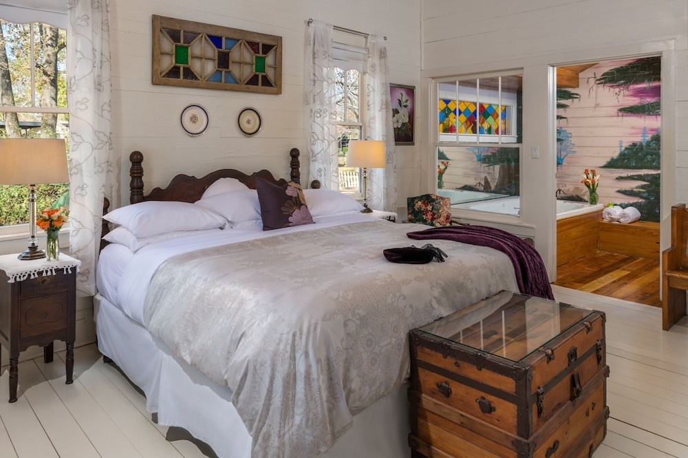 Room, Private Bathroom (Country Garden Cottage) photo 1