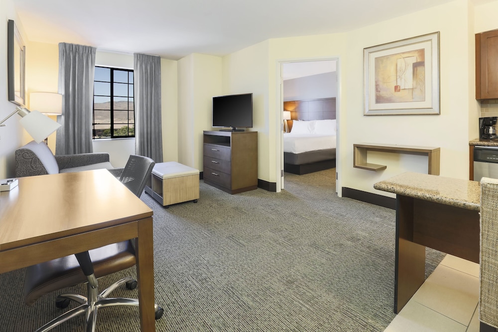 Suite, 1 Bedroom, Kitchen - Photo 3
