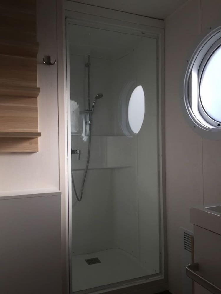 Mobile Home, 2 Bedrooms, Non Smoking photo 2