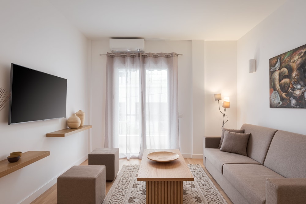 Premier Apartment, 3 Bedrooms, Non Smoking, Hill View