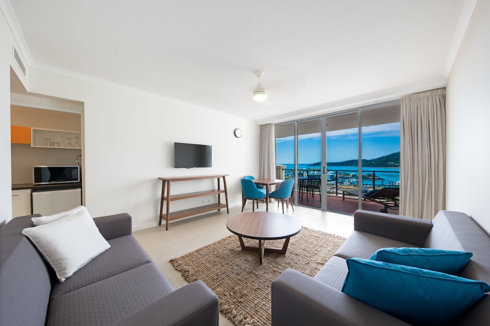 1 Bedroom Ocean View Spa Suite - Photo 1