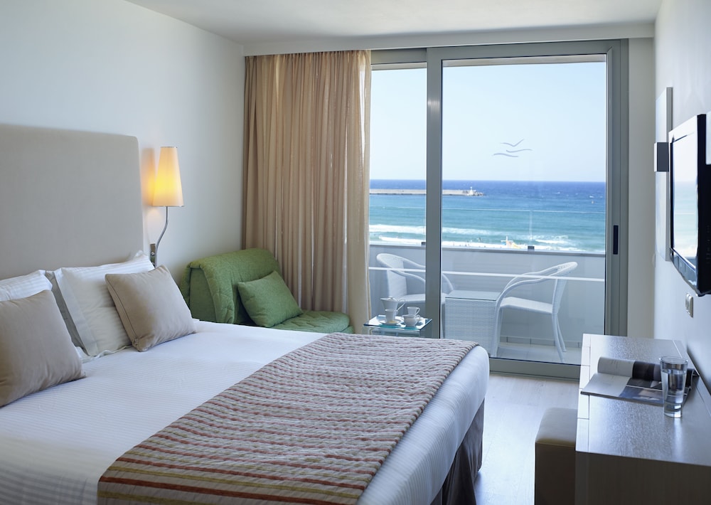 Junior Suite, Partial Sea View thumbnail 6