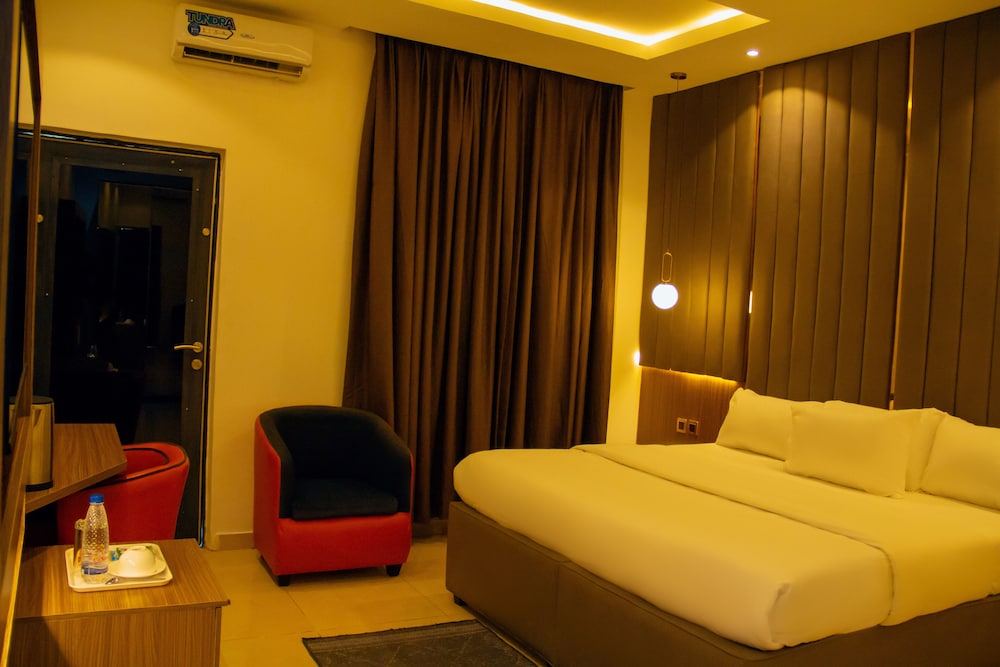 Deluxe Studio Suite photo 3