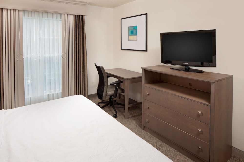 Suite, 1 King Bed, Accessible (Hearing) - Photo 2