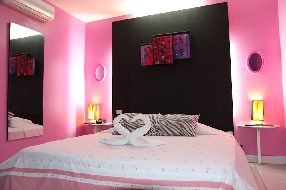 Double Room (With Air Conditioning) photo 1