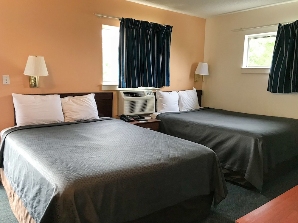 Deluxe Suite, 2 Queen Beds, Non Smoking, Kitchenette