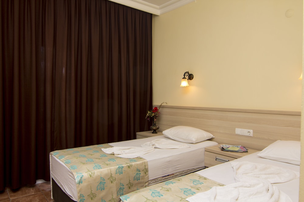Double or Twin Room - Photo 5