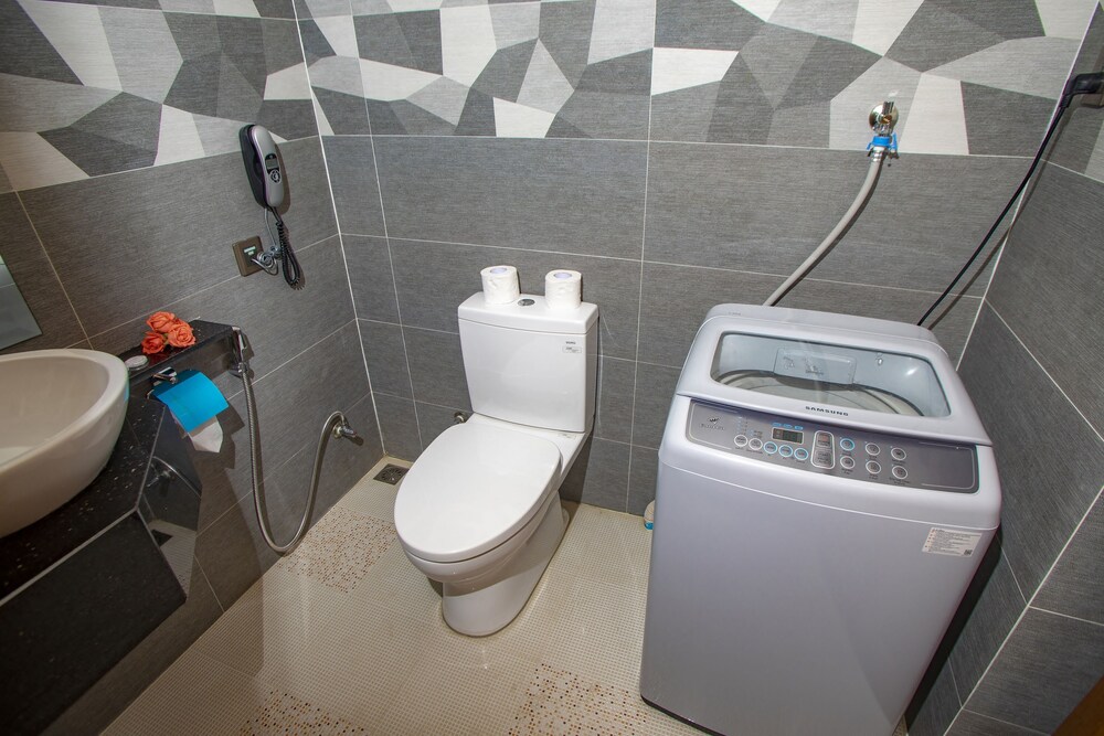 Apartment, 2 Bedrooms - Photo 2