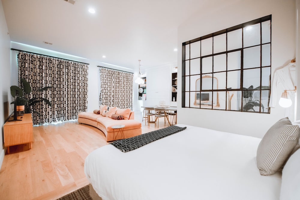 Premium Suite, Balcony, City View photo 3