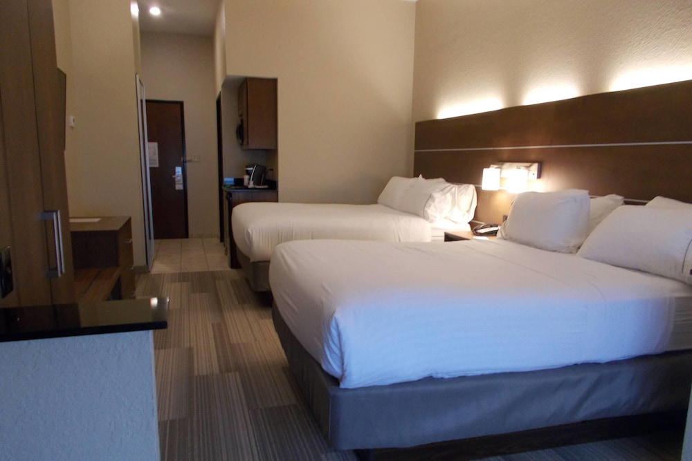 Standard Room, 2 Queen Beds, Non Smoking - Photo 1