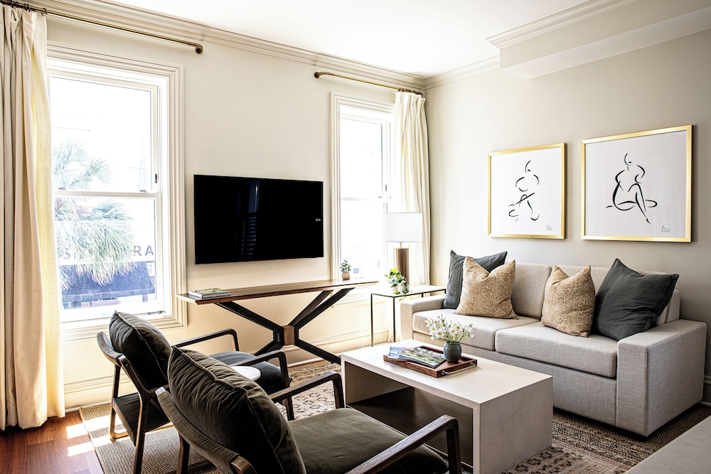 Deluxe Suite, 1 King Bed