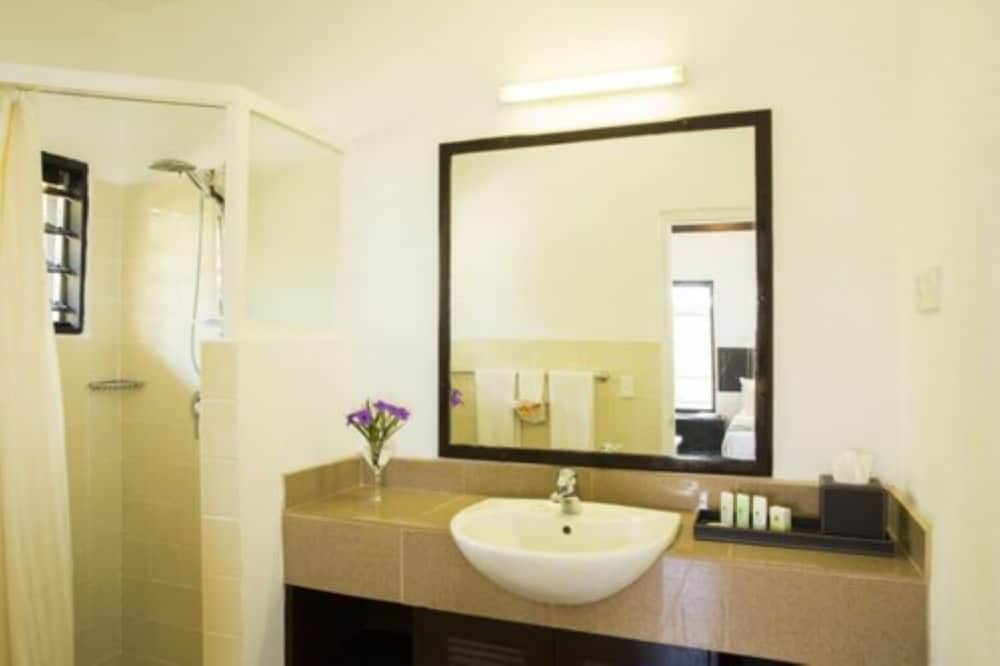 Beachfront Bure (1 Double and 2 Single Bed) photo 3