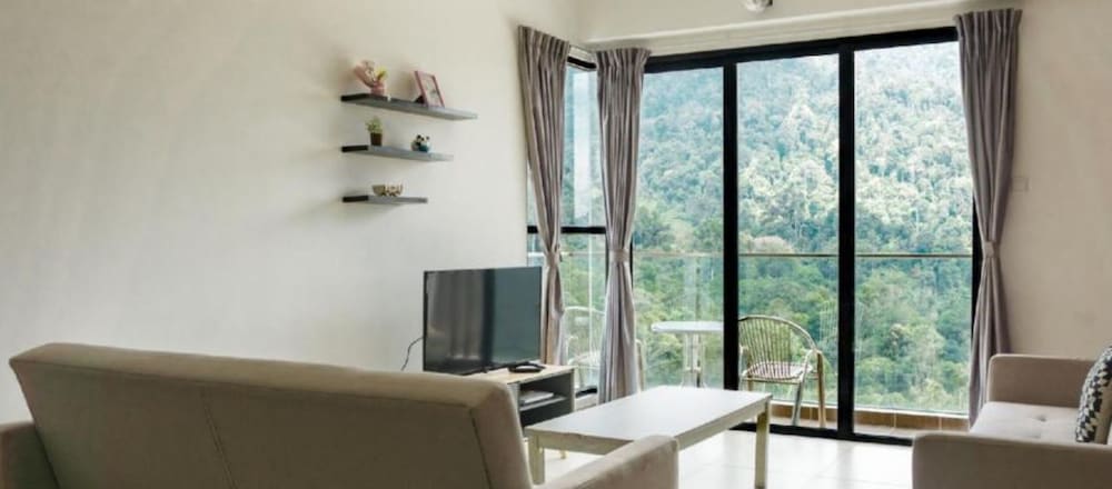 Two-Bedroom Family Apartment with Balcony - Photo 3