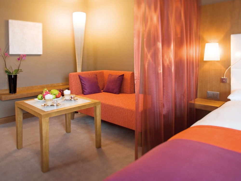 Suite, 1 Bedroom - Photo 1