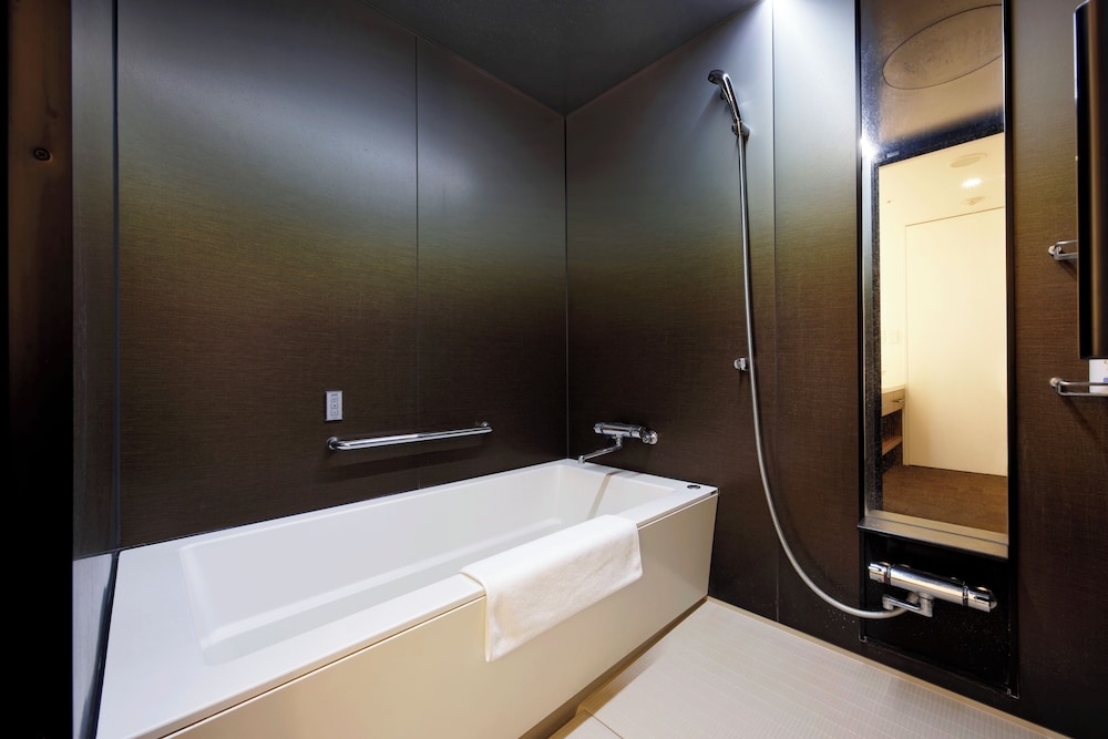 Suite, Multiple Beds (Twin, Up To 6 Guests) - Photo 5