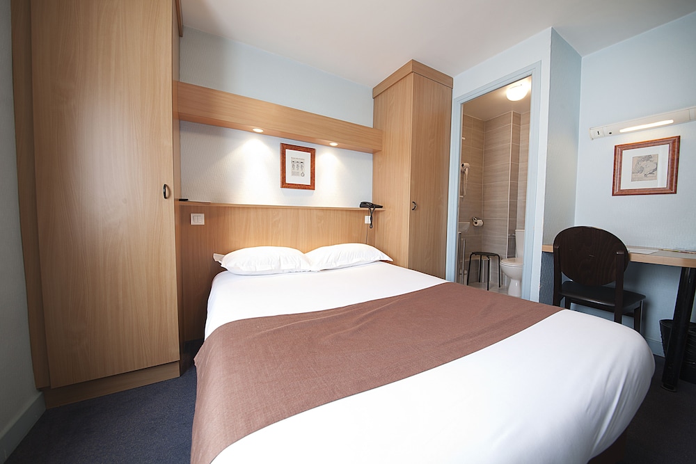 Basic Room, 1 Double Bed - Photo 5