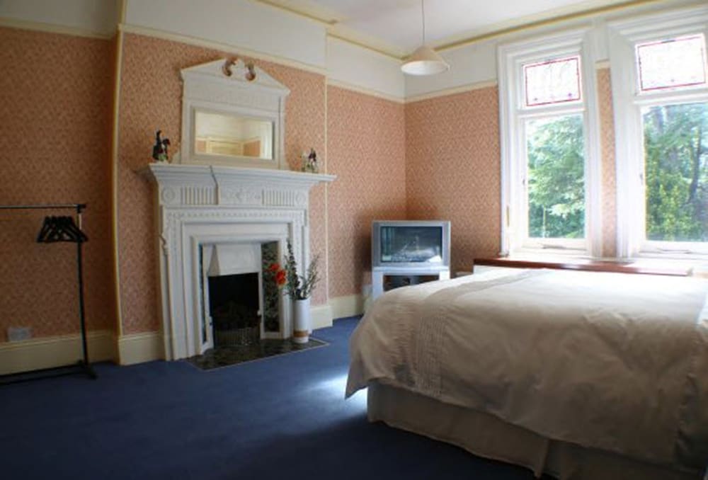 Double Room, Shared Bathroom (Knowle) photo 1