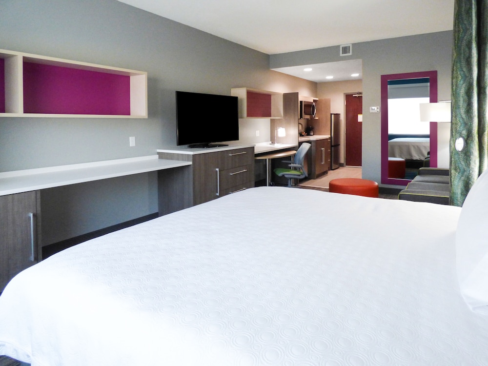 Suite, 1 King Bed, Accessible (Roll In Shower) - Photo 2