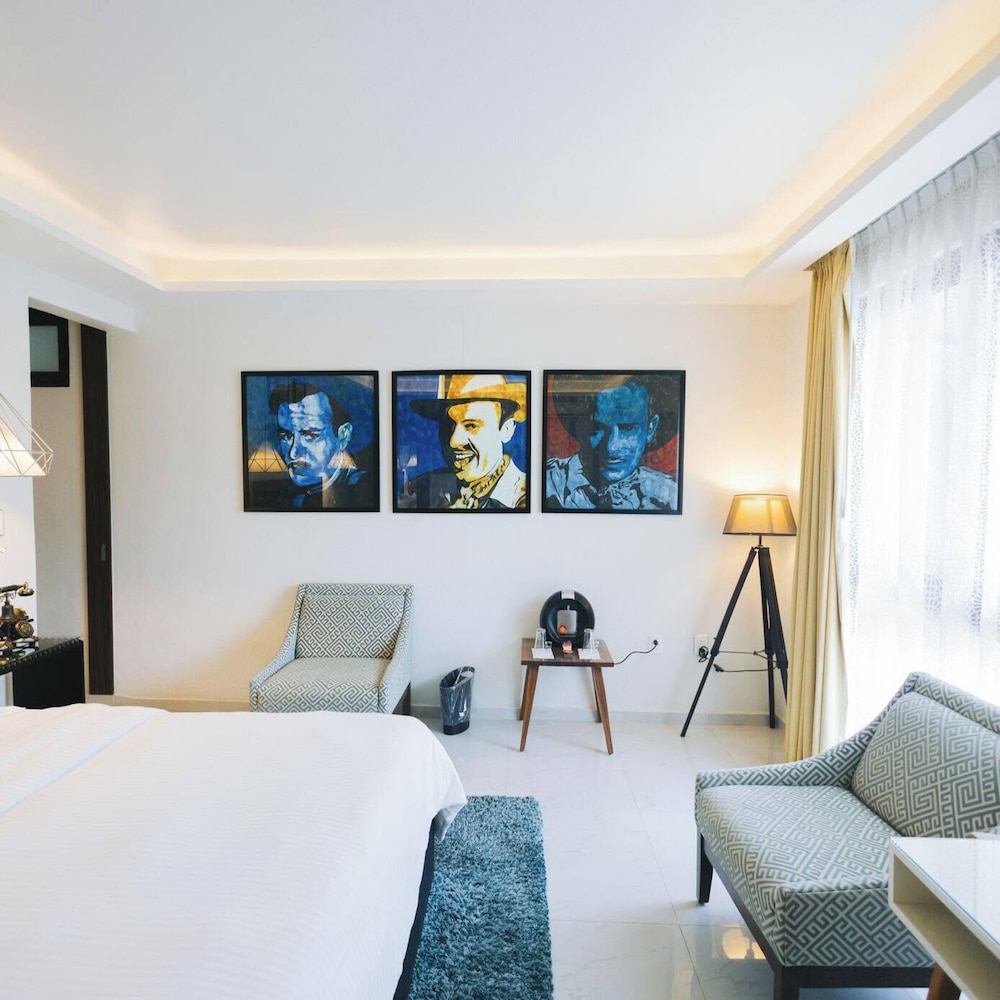 Deluxe King Room photo 3