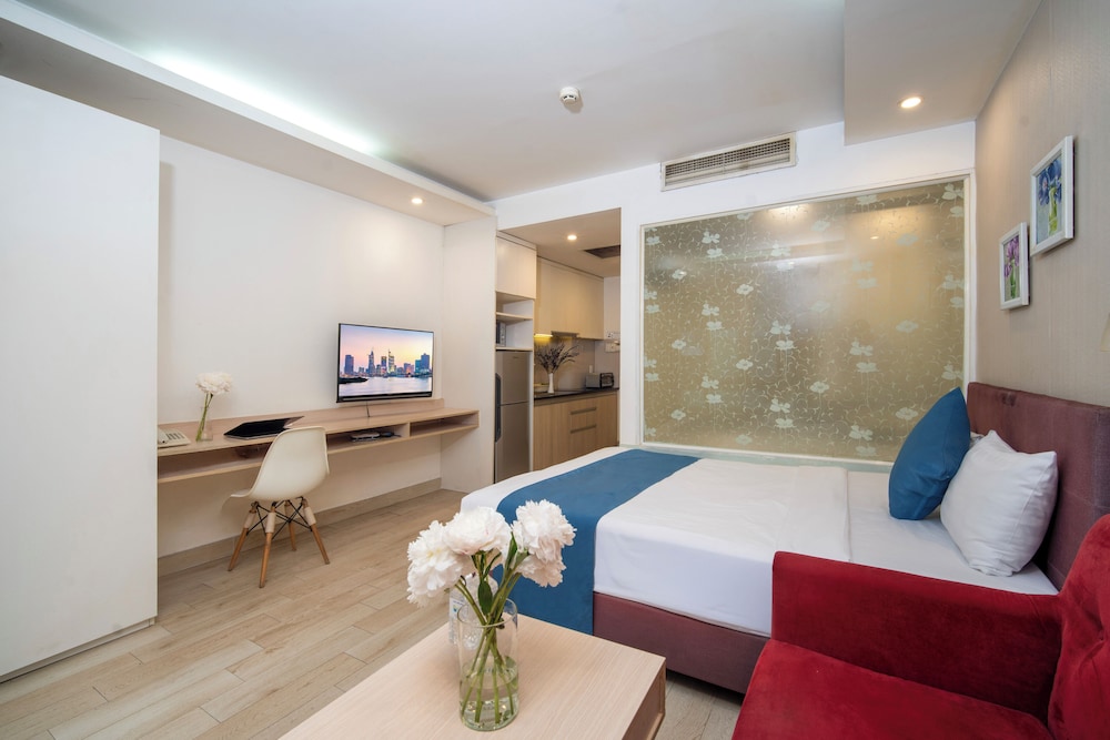 Superior Studio, City View