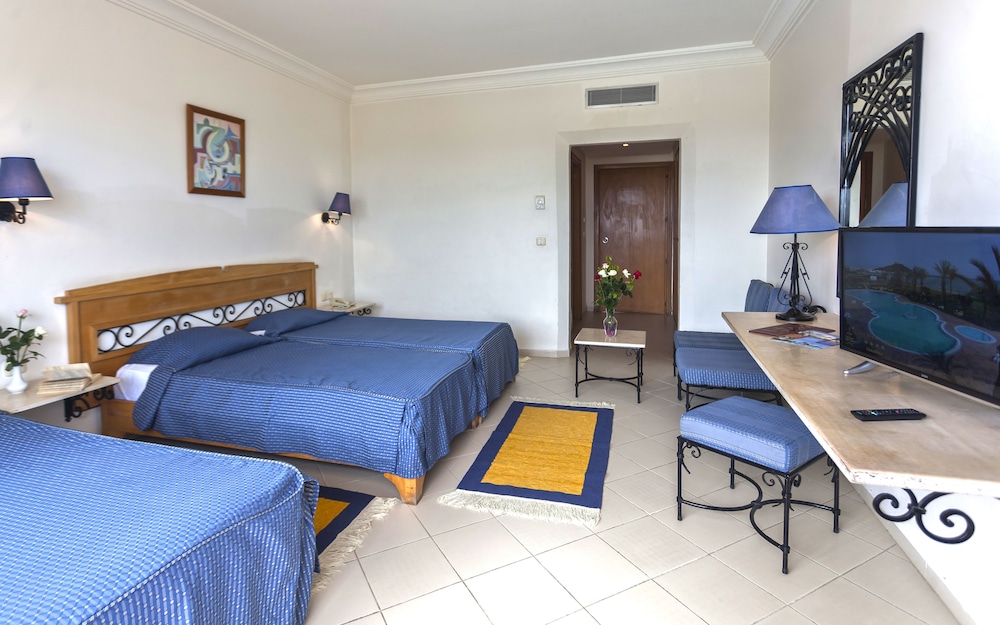 Standard Triple Room, Balcony, Garden View