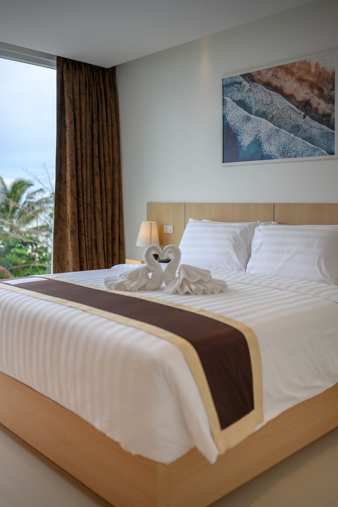 Deluxe Room, Partial Sea View - Photo 8