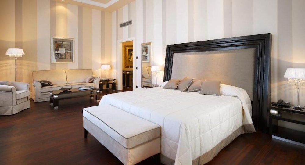 Deluxe Room - Photo 2