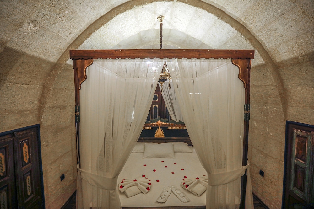 Luxury Suite, Jetted Tub, Valley View - Photo 7