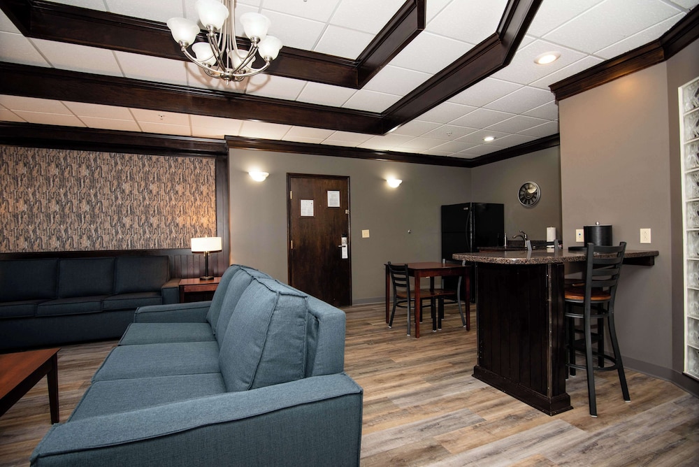 Suite, 1 King Bed, Non Smoking, Kitchenette
