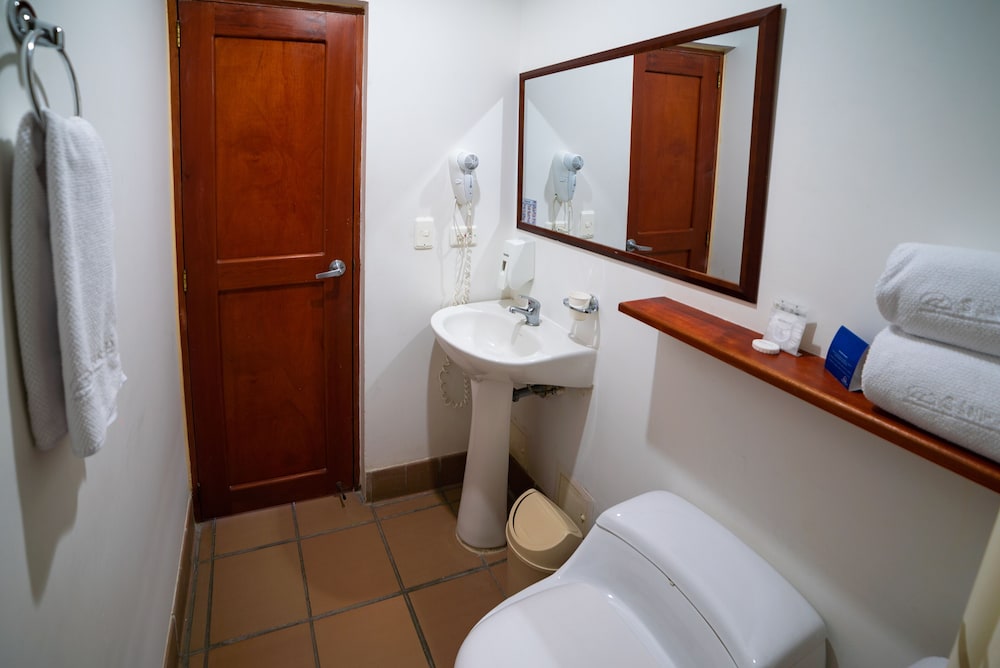 Standard Twin Room - Photo 5
