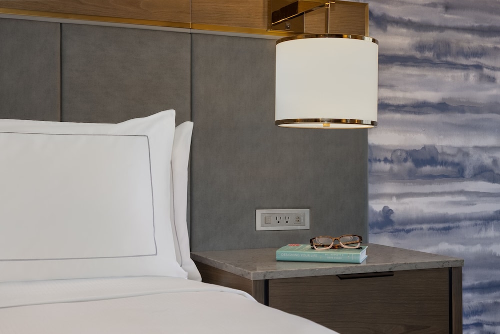 Room, 2 Queen Beds - Photo 7