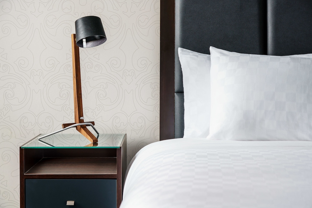 Suite, 1 King Bed (Distrikt)