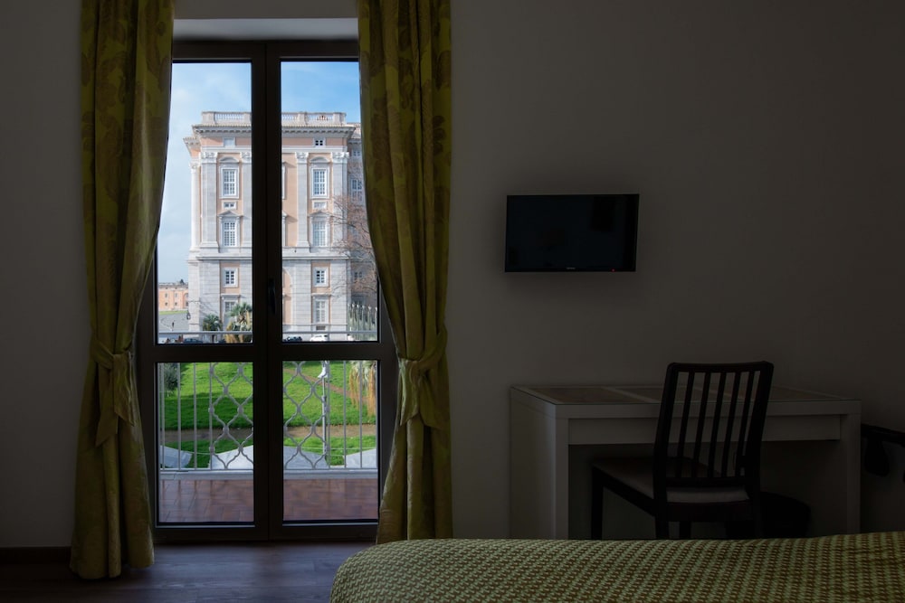 Deluxe Double Room, 1 Queen Bed, Non Smoking, Balcony photo 3