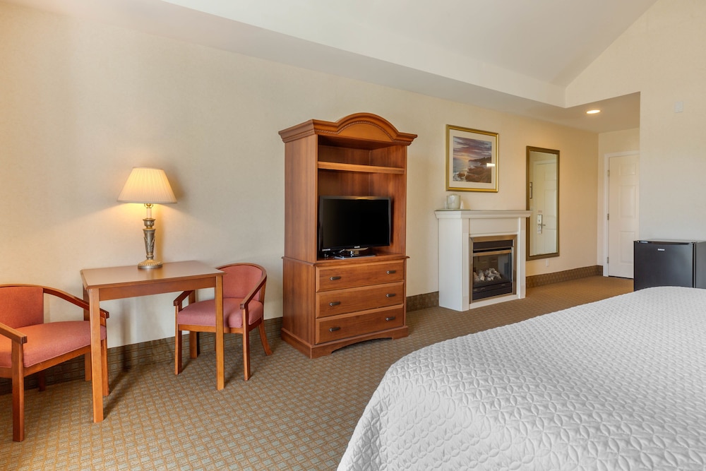 Luxury King with Balcony and Fireplace photo 3