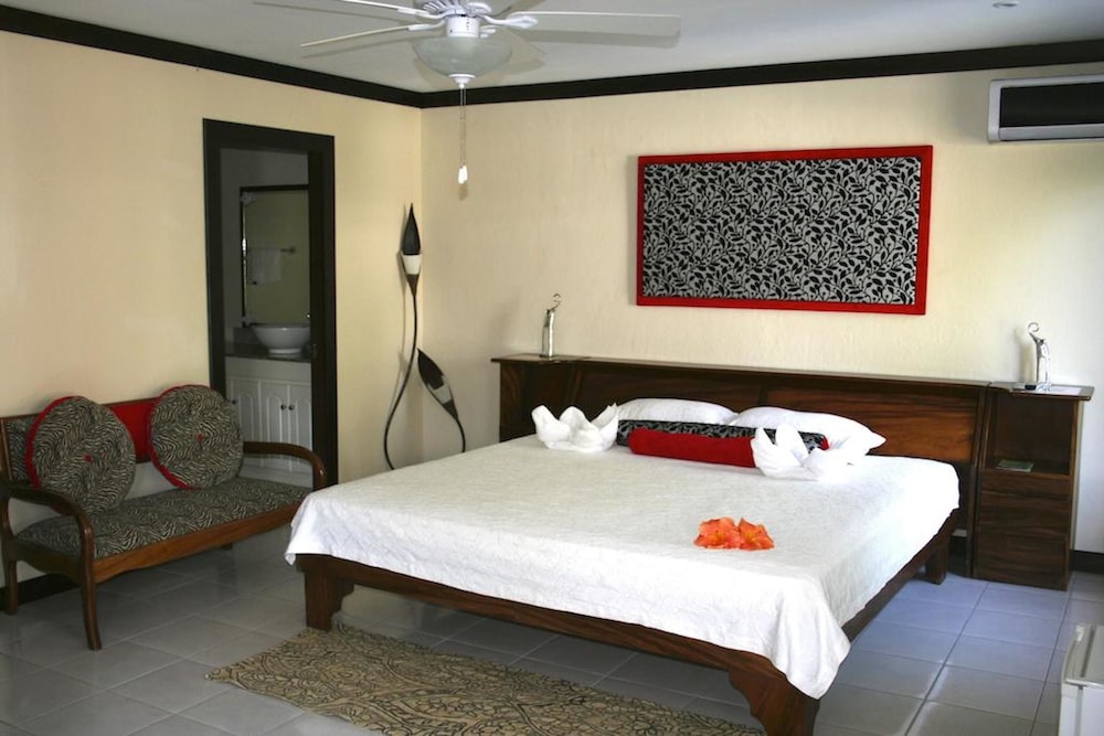 Comfort Double Room, 1 King Bed, Pool View