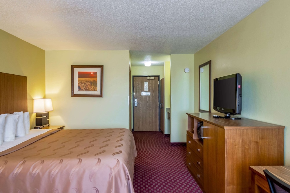 Standard Room, 1 King Bed, Non Smoking photo 2