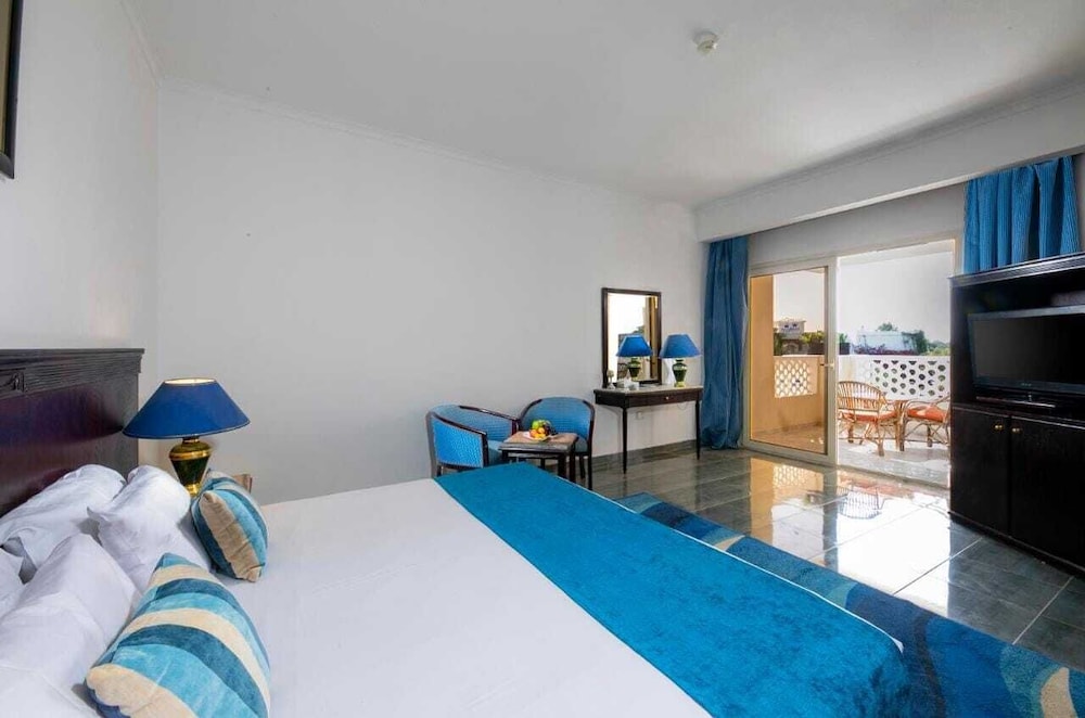 Classic Double or Twin Room, 1 Bedroom, Garden View - Photo 4