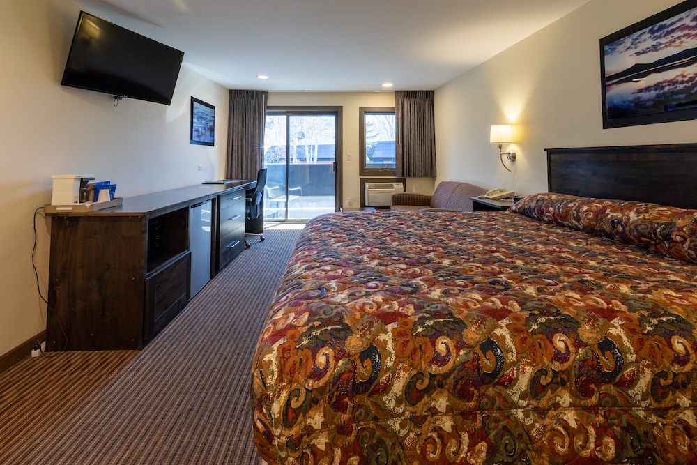 Deluxe Room, 1 King Bed with Sofa bed - Photo 1