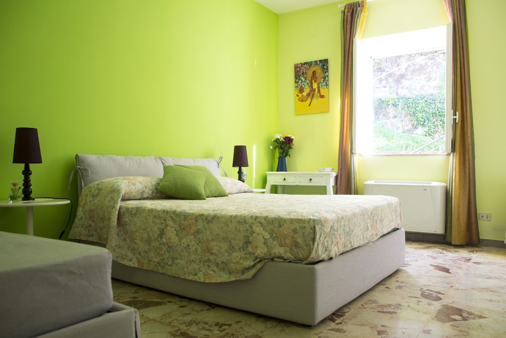 City Triple Room (Acquafredda) photo 2