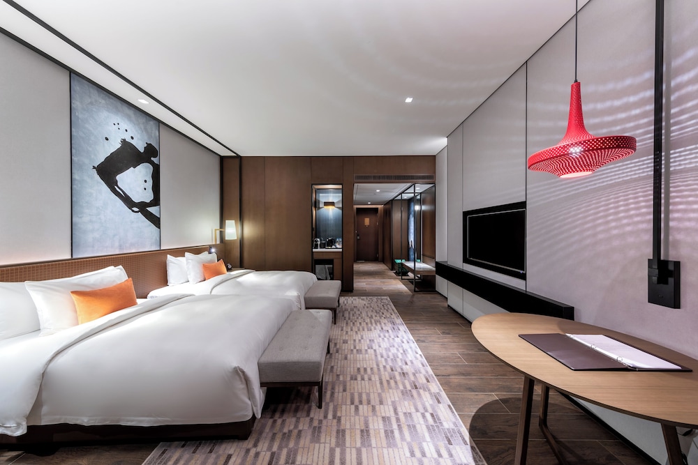 Club Twin Room, City View photo 1