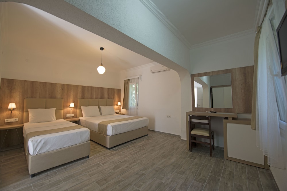 Superior Quadruple Room, Balcony - Photo 1