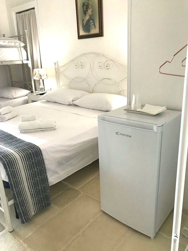 Deluxe Room, Multiple Beds, Park View photo 3