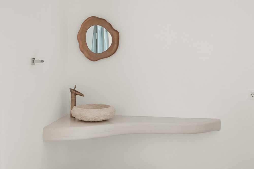 Honeymoon suite with private pool, interior hot tub & Sea View - Photo 4